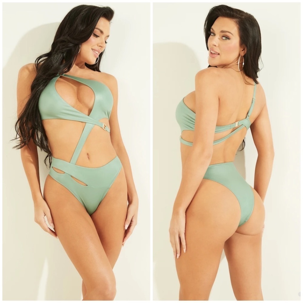 New GUESS Crisscross One-Piece Swimsuit SZ S